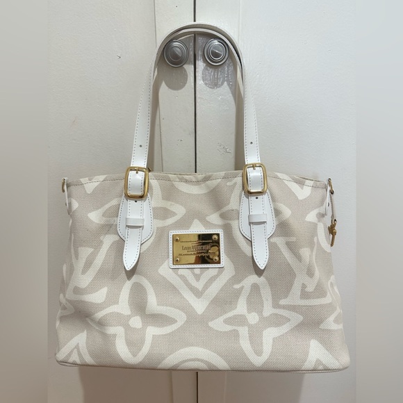 LV Tahitienne Bag in very good condition - Picture 2 of 14